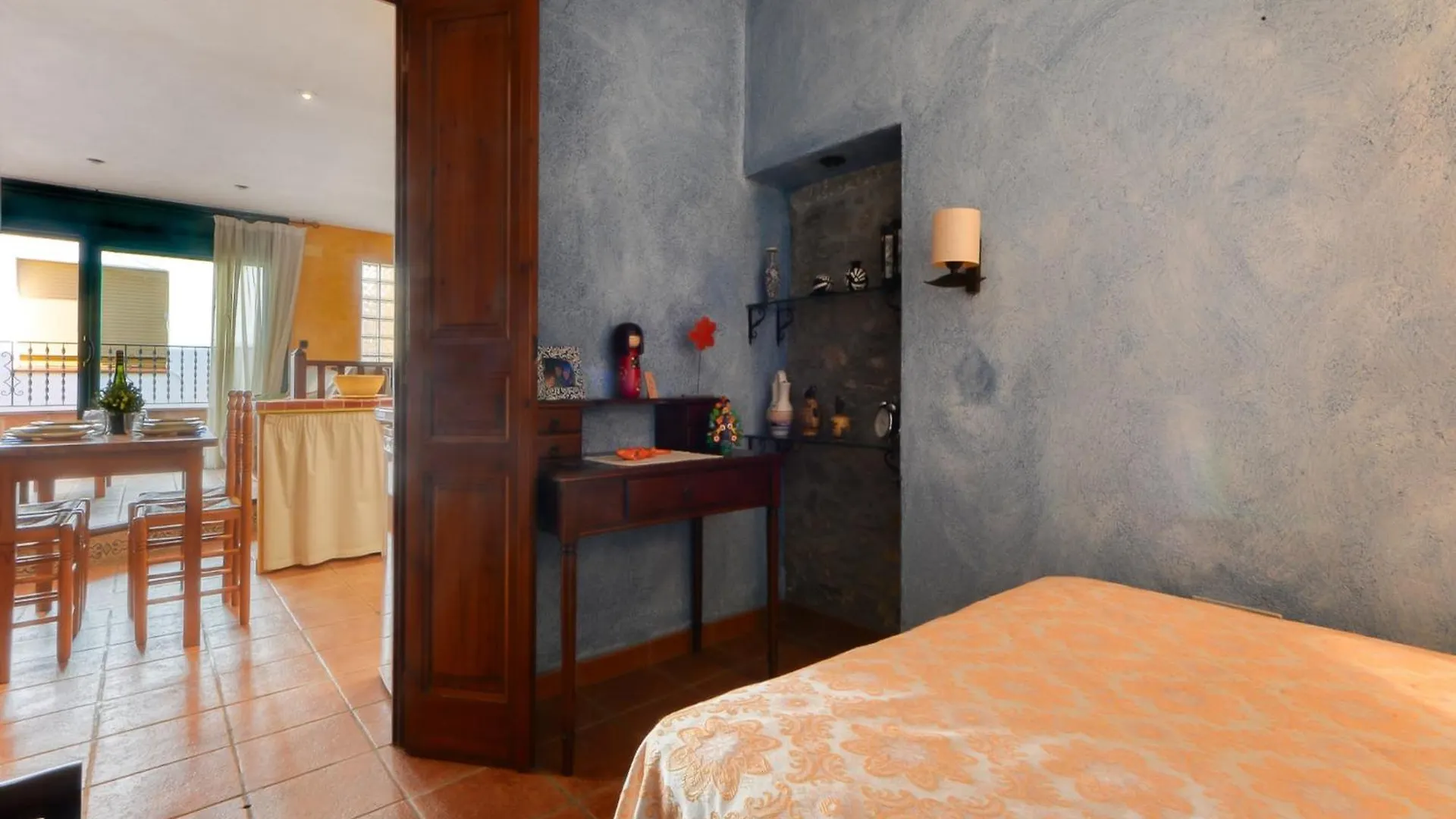 Spacious Apartment With Terrace Roses